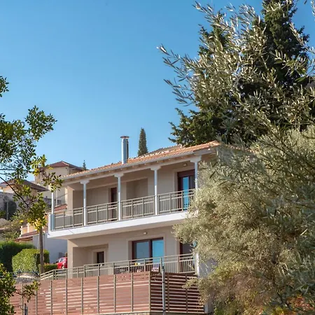 Nikolas Villa